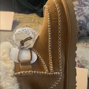 UGG brand new in boxCozy Brown Winter Boots with Stitch Detailing